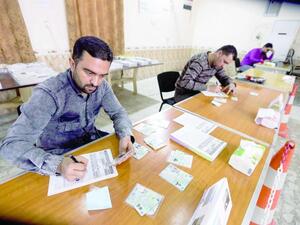 Iraqi electoral commission employees update voting registries for the May 2018 parliamentary elections. (AFP/ File)