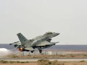 Iraqi warplanes destroys a Daesh terrorist site inside Syrian territory. (AFP/ File Photo)