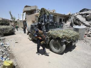 Iraqi forces patrol in the Shifa neighbourhood, on the west bank of Mosul, on June 17, 2017. (Ahmad Al-Rubaye/AFP)