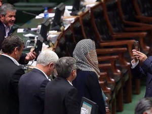 Federica Mogherini receiving more than her fair share of attention from Iranian MP's. (twitter) 