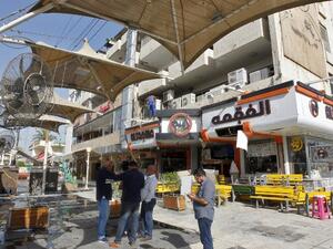 Iraqis check an ice cream shop in Baghdad's Karrada district in the aftermath of a car bom explosion on May 30, 2017. (Sabah Arar/AFP)