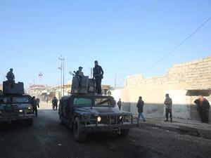 Iraqi special forces patrol the Al-Quds neighbourhood after recapturing it from Daesh, on January 3, 2017. (AFP/Ahmad al-Rubaye)