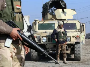 مليشيا الحشد الشيعي تنهب وتحرق منازل الفلوجة
