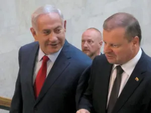 Netanyahu arrives in Lithuania with Lithuanian counterpart Sallius Skvernielis to attend the summit. (AFP/ File)
