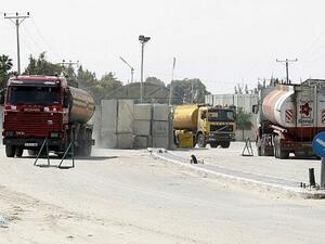 Trucks carrying fuel for the Gaza Strip enter Rafah through the Kerem Shalom crossing between Israel and the southern Gaza Strip. (AFP Photo/Said Khatib)
