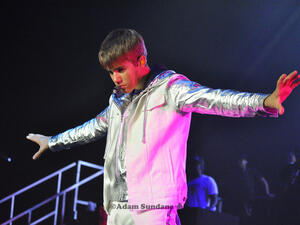 Justin Bieber performs (Flickr)