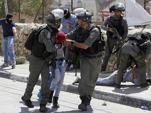Israeli borderguards and undercover police detain a Palestinian protester during clashes at the entrance of the West Bank city of Bethlehem on May 19, 2017. (AFP/Musa al Shaer)