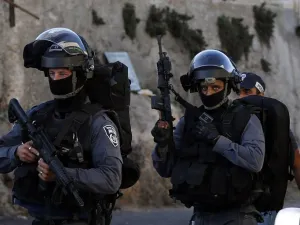 Israeli Border Police officers. (AFP/AHMAD GHARABLI)
