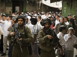 Israeli soldiers (Shutterstock)	
