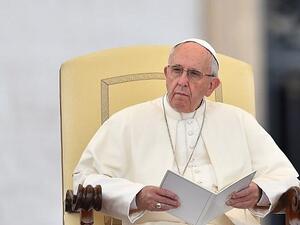 Pope Francis received a copy of 'Fortress of Peace: Jordan’s Interfaith Drive and Model of Coexistence' by Jordanian reporter and author Rula Samain book. (AFP/Vincenzo Pinto)
