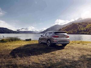 Powerful SUV with best-in-class safety and exceptional roominess.