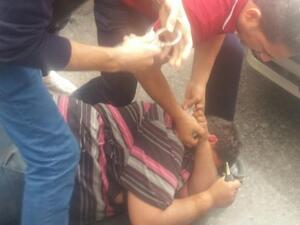  يسرق رجل بحث جنائي في الشارع العام