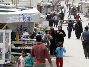 Syrian refugees require more training on skills for the garment and textile sector..  (AFP/File)