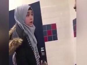 طالبة أمريكية تعتدي بالضرب على لاجئة سورية محجبة داخل مرحاض مدرسة