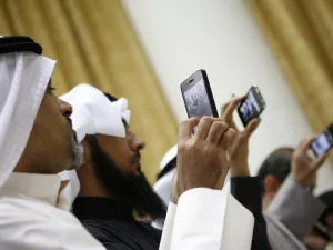 Internet data users in Saudi Arabia enjoy 400 percent more in data volume and 200 percent more in audio bandwidth, according to a new report. (File photo)