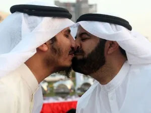 الكويت.. تعرض أميركي للطعن 