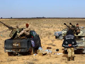  ليبيا تشهد حالة من الفوضى وممزقة الأوصال جراء الحرب الأهلية