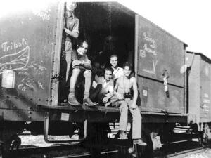 Libyan Holocaust survivors returning to the country from Bergen-Belsen concentration camp, 1945. (Yad Vashem)