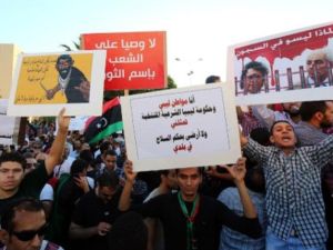 ليبيون يرفضون الجماعات المسلحة/أ.ف.ب