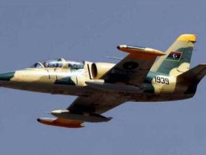 تحطم طائرة أثناء هبوطها بقاعدة عسكرية، شرقي ليبيا