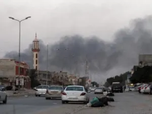 غارات جوية لطائرات حربية مجهولة، فجر الأحد، على منطقة باب طبرق