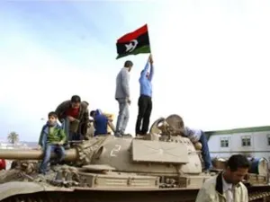 الفيلسوف الفرنسي الشهير هنري ليفي يلعب دورا من أجل التقارب بين تل أبيب والمجلس الوطني الانتقالي فى ليبيا