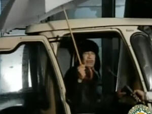 القذافي في ظهوره الاول بعد الانتفاضة ضدة 