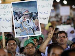 موالون للزعيم الليبي معمر القذافي