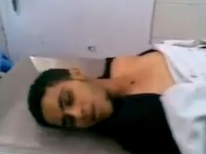جثة أحد قتلى المواجهات المسلحة في ليبيا