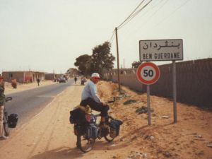 معبر بنقردان مورد رزق لاهل المنطقة