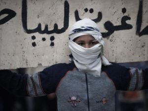 دول كثيرة تواصل إجلاء رعاياها من ليبيا