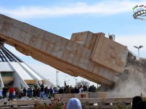 تحطيم التمثال/انترنت