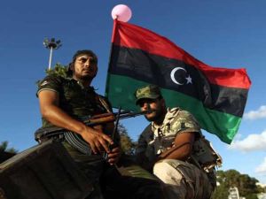 عنصران من الجيش الليبي