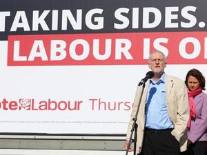 Labour leader Jeremy Corbyn speaks at a party event (Niklas Halle'n / AFP)