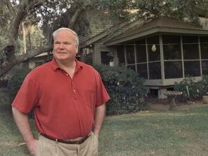 الكاتب الأميركي الراحل بات كونروي