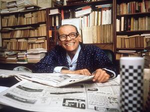 الأديب المصري الراحل نجيب محفوظ.