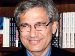 الكاتب التركي أورهان باموك يفوز بجائزة «سوننغ»