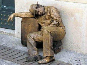 الصيدلي بعدما طعن في المهنة