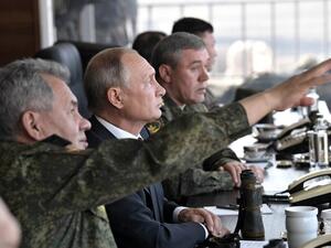 Russia's President Vladimir Putin (C), Defence Minister Sergei Shoigu (L) and Chief of the General Staff of the Russian Armed Forces Valery Gerasimov watch the Vostok-2018 (East-2018) military drills at Tsugol training ground not far from the Chinese and Mongolian border in Siberia, on September 13, 2018. 
Alexey NIKOLSKY / SPUTNIK / AFP