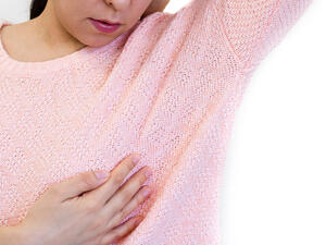 إذا كانت هذه الغدة مصاحبة للدورة وتختفي بانتهاء الدورة فهي لا تشكل أي ضرر 