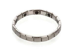 الأساور المغناطيسية هى وسيلة للعلاج وليست " أكسسواراً "