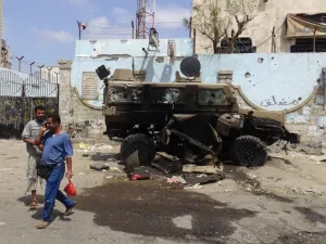 احتدام القتال في قاعدة العند  