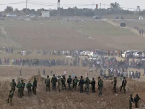 Israeli soldiers taking position during clashes with Palestinian protesters across the border. (Jack GUEZ / AFP)
