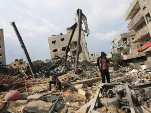 A Palestinian stands amidst the rubble of the building housing the Hamas-run television station al-Aqsa TV, destroyed by an Israeli airstrike. (MAHMUD HAMS / AFP)