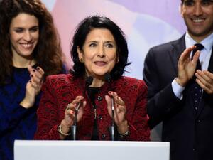 Presidental candidate Salome Zurabishvili addresses the media in Tbilisi on November 28, 2018. (Vano SHLAMOV / AFP)