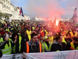 People march on January 5, 2019 in La Rochelle during a demonstration called by the yellow vests (gilets jaunes) movement for the eighth week in a row. (Xavier LEOTY / AFP)