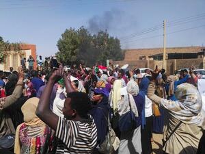 Sudanese protesters chant slogans during an anti-government demonstration in Khartoum's twin city of Omdurman on March 10, 2019. (AFP/File)