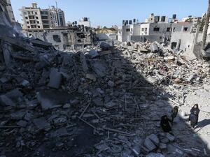Those strikes were in response to a rare long-distance rocket attack from the Palestinian enclave that hit a home north of Tel Aviv and wounded seven people early on Monday. (MAHMUD HAMS / AFP) Those strikes were in response to a rare long-distance rocket attack from the Palestinian enclave that hit a home north of Tel Aviv and wounded seven people early on Monday. (MAHMUD HAMS / AFP)