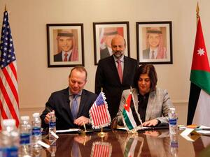Minister of Planning and International Cooperation Mary Kawar and US Deputy Chargé d’Affaires and USAID Mission Director Jim Barnhart sign a grant agreement in the presence of Prime Minister Omar Razzaz on Tuesday (Petra photo)