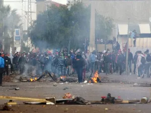 Tunisian security forces in Kasserine. (AFP /Mohamed Khalil)